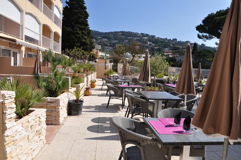 Hotel De La Plage Le Lavandou Bagian luar foto