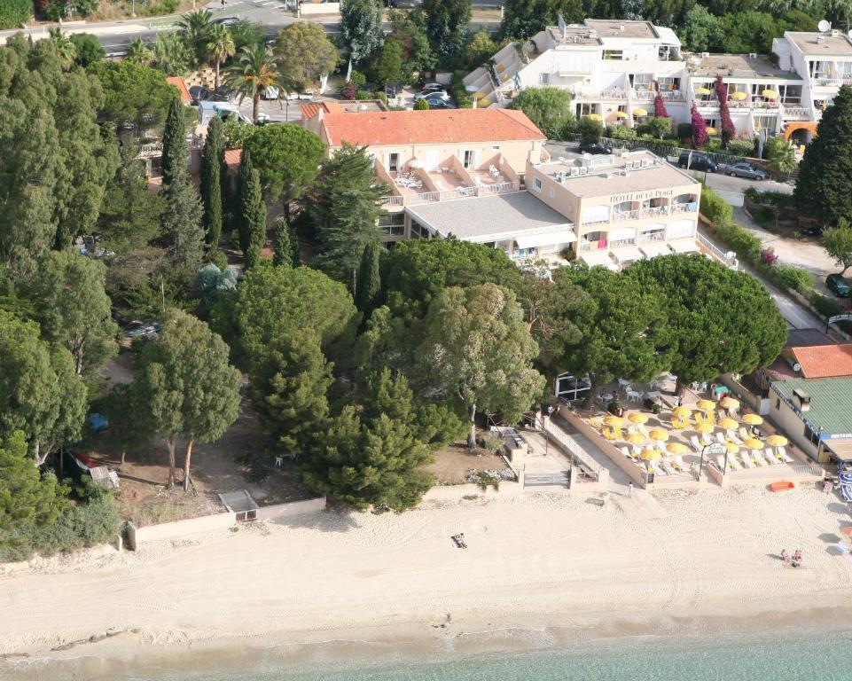 Hotel De La Plage Le Lavandou Bagian luar foto